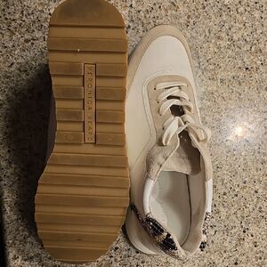 Veronica Beard Women's Beige and Brown Sneakers